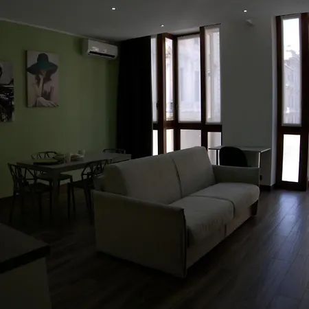 Solferino Light & Space: Elegante Bilocale In Centro Appartement *